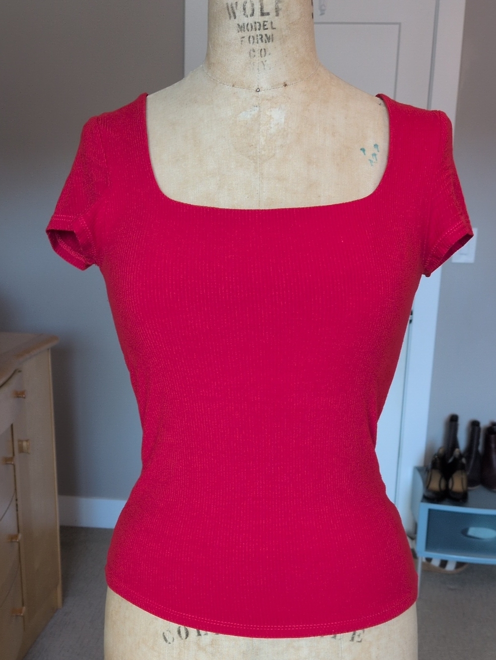 Active USA Red Square Neck Short Sleeve Top